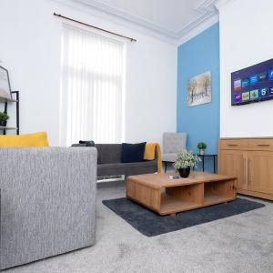 Spacious 4BR Retreat in Moseley
