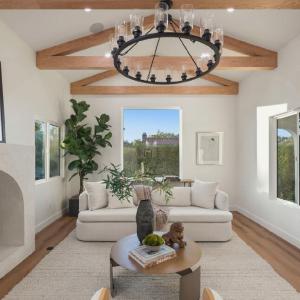 Stunning Contemporary Four-Bedroom Retreat