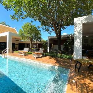 Whisper Oasis - Award-Winning Jacuzzi Pool Villa for 10 - 3BR, Daily Housekeeping