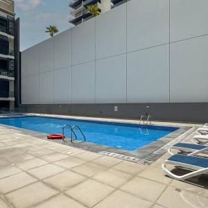 Modern JVC 1-Bed Pool, Gym and Family Amenities