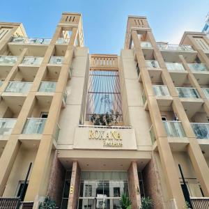 Modern 1BR w Pool and Parking At Roxana Residence