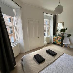 Bright 2 bedroom apartment near the meadows