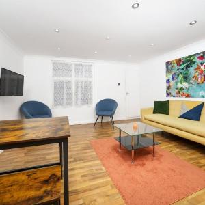 Central Whitechapel 2 BR Apartment Private Garden Sleeps 6