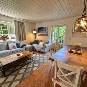 Sky & Sand Homes Austernfischer I 3 Zimmer Wohnung in Reetdachanwesen Hus op de Duen