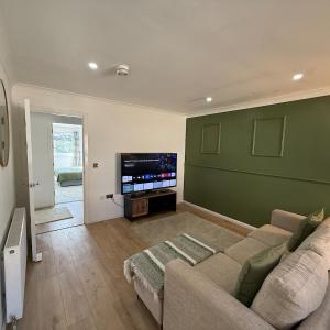Luxurious 2BR, 8 mins from centre