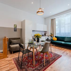 Spacious, central 3 room flat with gym & play area