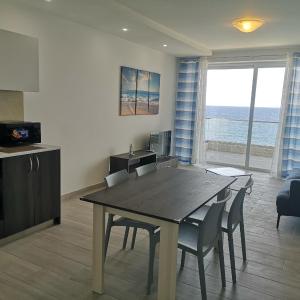 Torri seafront apartments