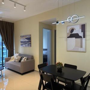 Suria Garden Puchong Modern 3BR House by Shelisa