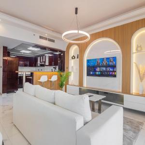 Luxury 3 BHK High floor pool, Gym Sauna Opal 2705