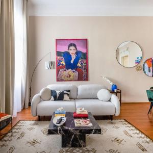 Art House Bold Luxe 3BR Grand Views by Danube