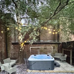 The Secret Garden Retreat With Hot Tub