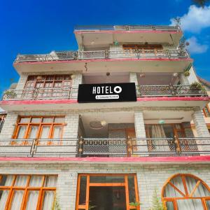 Hotel O Model Town Mall Road