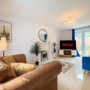 Waggon by Alt-Stay Accommodation - 4 Bed Detached Contractor and Relocation Accommodation in Leeds with Fast Wi Fi, Driveway Parking, Netflix, Full Kitchen, Laundry Facilities - Long Stay Ready with Weekly and Monthly Rates