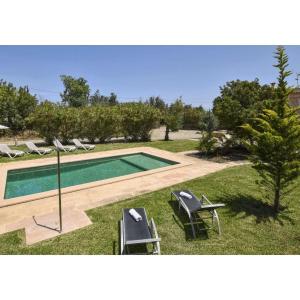 Poolside Garden Retreat in Búger