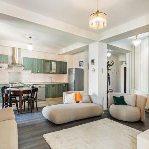 Brand New 2 Bedroom Flat with Balconies and Views