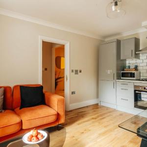 Charming Notting Hill Basement Flat with Garden
