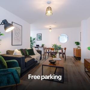 NEW Trafford Loft - Free Parking