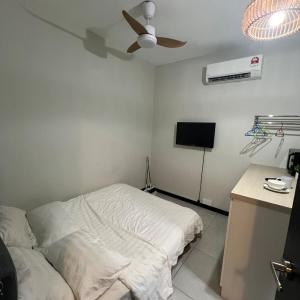 Neu Suite small studio with own private bathroom free wifi Deposit RM200