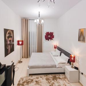 Elegant Fresh 1BR with Heated Pool, just steps from Mall, Restaurants & Fitness center