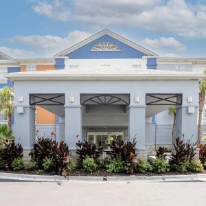 Holiday Inn Express Hotel & Suites Charleston - Northwoods by IHG