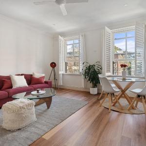 Modern - Stylish 2BR apartment located in Surry Hills - Balcony - 6 people