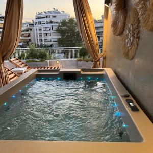 Athens Top Penthouse Apartment With Spa 5' to Metro