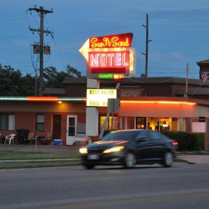 Sun -N- Sand Motel