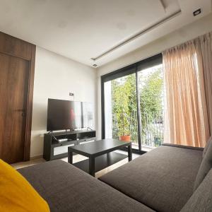 Cozy green studio - Self check in, Prime location, Free parking
