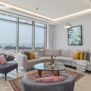 HiGuests - Oceanfront Luxurious 3BR at Th8 Palm Dubai