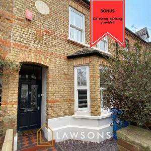 Large 4BR Home, 2 Baths, Central Windsor