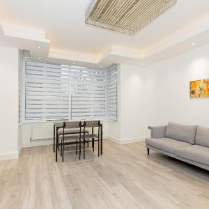 Inviting 2BR flat in Chiswick, 10-minute station