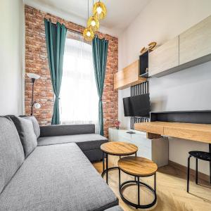 Dąbrowskiego Modern City Center Studio by BookingHost