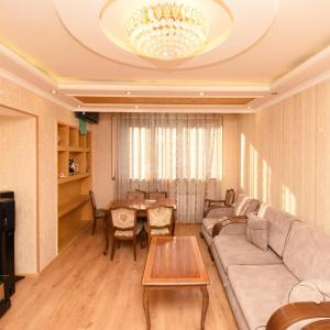 Republic Square, Saryan Amiryan 2BR, Heart of Yerevan