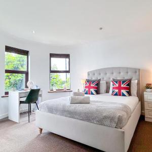 Disc Monthly Rate - Crouch End 4-Bedroom Home with Balcony & Parking near Alexandra Palace