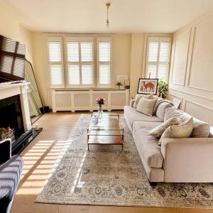 Chic & Spacious 2 Bed Home by Clapham Junction