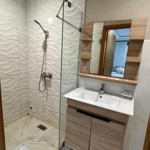 Large 2 bedroom apartment with terrasse in Palmier Casablanca