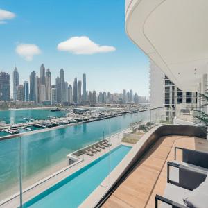 Luxury 2BR Retreat Gorgeous Beach & Skyline Views