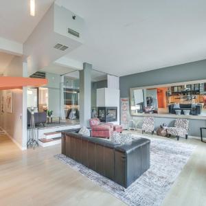 Dtwn Cleveland Loft-Style Condo: Walk to Stadiums!