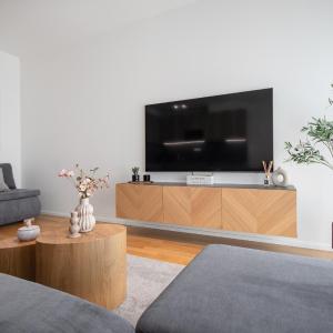 Modern Stylish Apartment with Private Garage