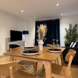 Modern City Apartment near Utilita Arena - Parking, Pool &Ping Pong