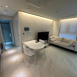 High end & Sol house