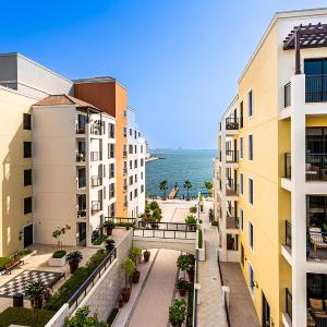 Escape24 La Mer Dubai 2BR Sea View and Beach Access