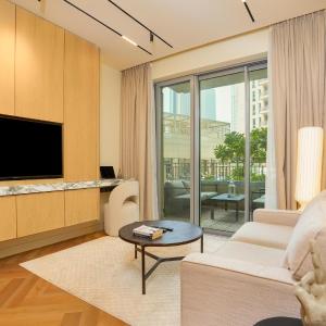 Vacay lettings burj khalifa view Apartment steps from Dubai mall and Opera
