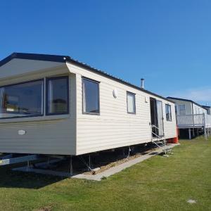 Beautiful and Spacious Mobile home - Sleeps 6,