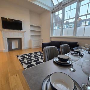 Elegant 2 Bedroom Apartment in Knightsbridge