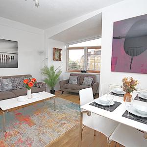 Stylish 3-Bedroom Apartment mins to London Bridge