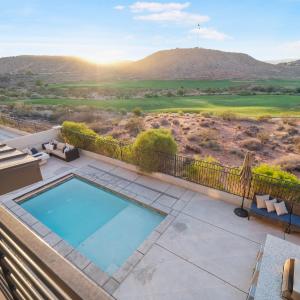 The Fairway Retreat Private Pool & Spasleeps 30
