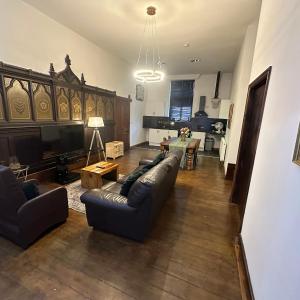 The Church T - 2 bedroom flat - Stylish & Spacious rooms