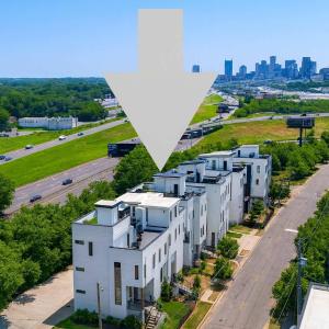 Nashville Delight - Fun Murals & Downtown Views