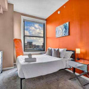 1Br in Heart of Downtown, Sauna, Prime Location